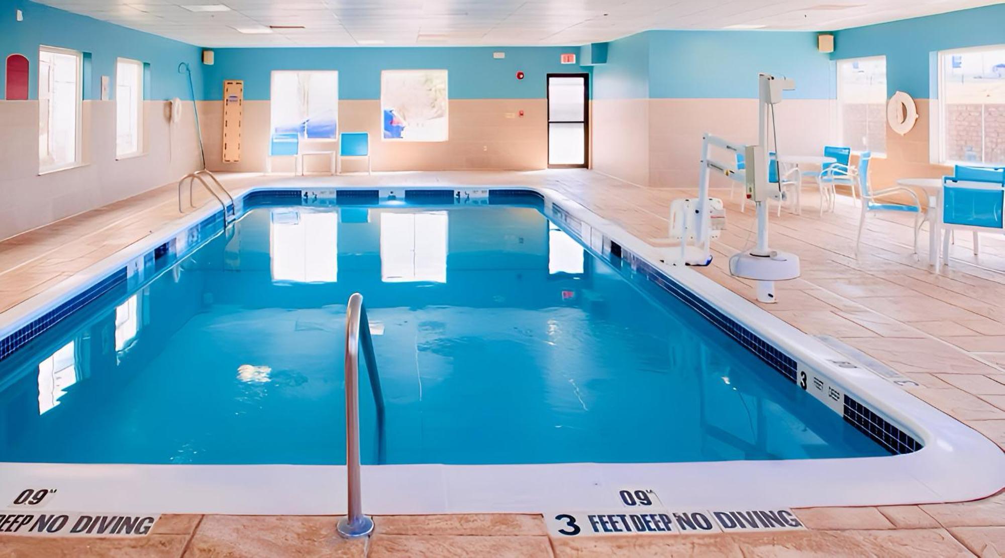 Holiday Inn Express Hotel & Suites Chester By Ihg Exteriér fotografie